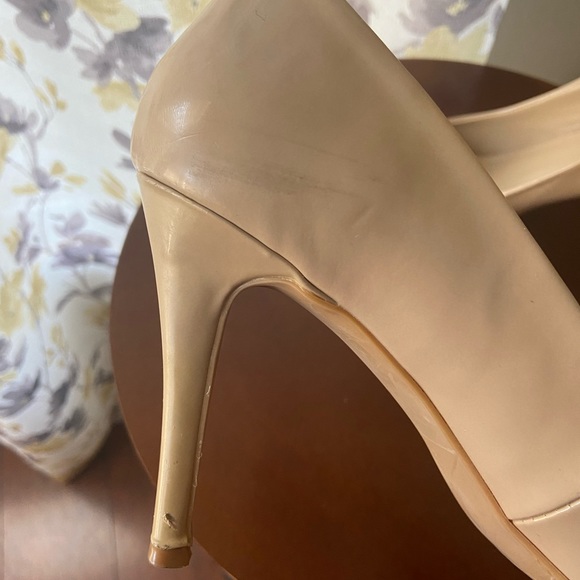Nine West Cream Heels - Picture 9 of 9
